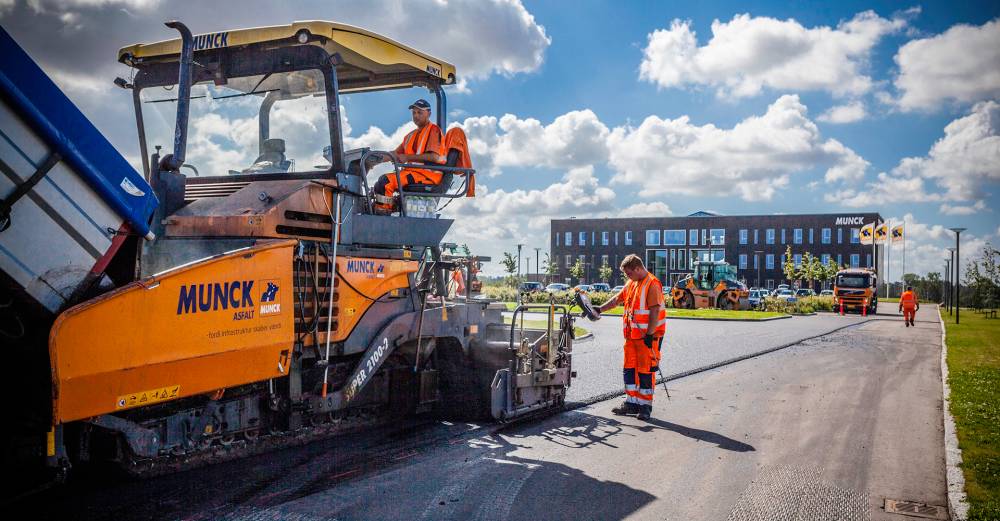Die Temperatur des Asphalts muss den ganzen Tag erhalten bleiben. Isolierende Asphaltmatten sind die Lösung