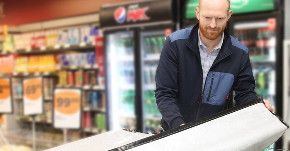 Hohe Energiepreise haben eine Filiale der Supermarktkette „SuperBrugsen“ dazu bewegt, die offene Kühltheken im Laden über Nacht mit Thermomatten von Combitherm zu isolieren